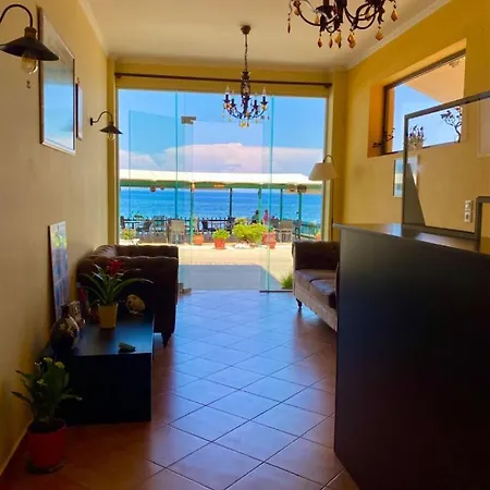 Riviera Hotel Отель