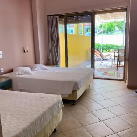 Riviera Hotel Отель *