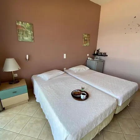 Riviera Hotel Отель