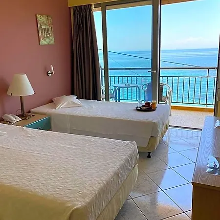 Riviera Hotel *