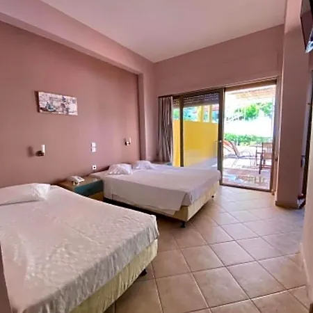 Riviera Hotel *