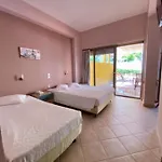 Riviera Hotel *