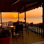 Riviera Hotel Hotell