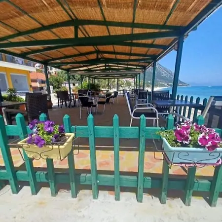 Riviera Hotel *